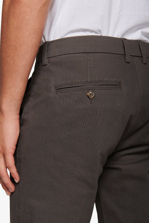 Pantalone chino gabardina antracite